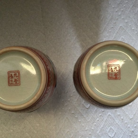 Vintage Pair of Japanese porcelain hand painted Sake bottles small floral signed - Picture 11 of 13